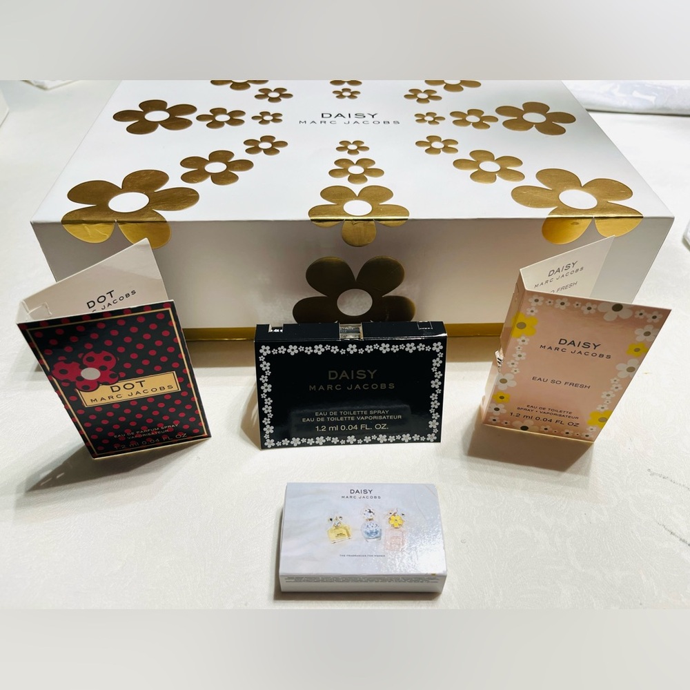 Marc Jacobs Daisy Make-up box six mini travel size 1.2 oz bottles of MJ Daisy